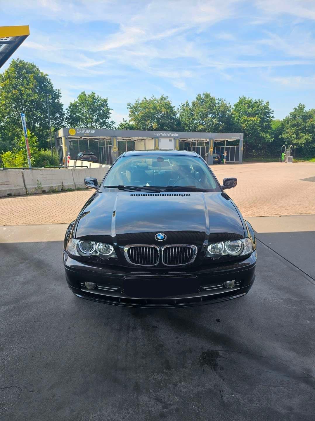 Dean's zwarte BMW E46 330Ci